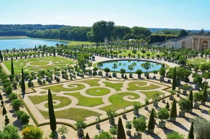 An experience not to be missed near Paris : The Versailles Fountains Show !