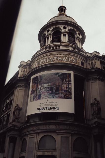 Christmas in paper at Printemps 2023